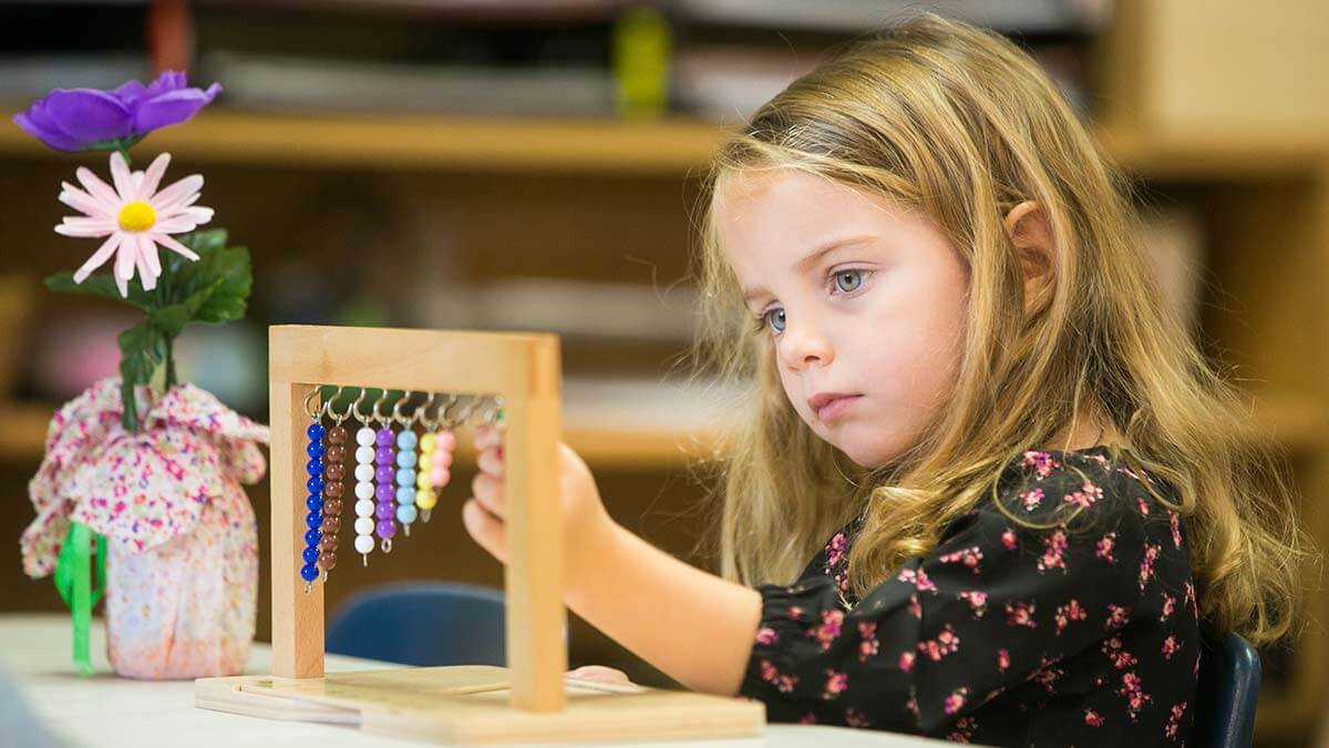 Little girl learning at the STEM program at Children's Magnet Montessori school.